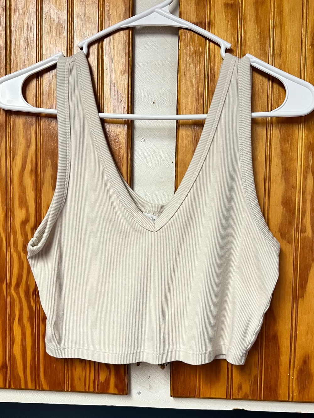 Wild Fable Ribbed V-Neck Cropped Tank Top in Light Beige size L